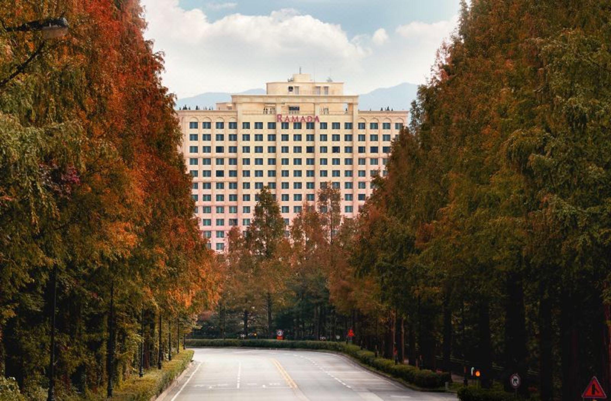 Ramada by Wyndham Yongin Hotel Bagian luar foto