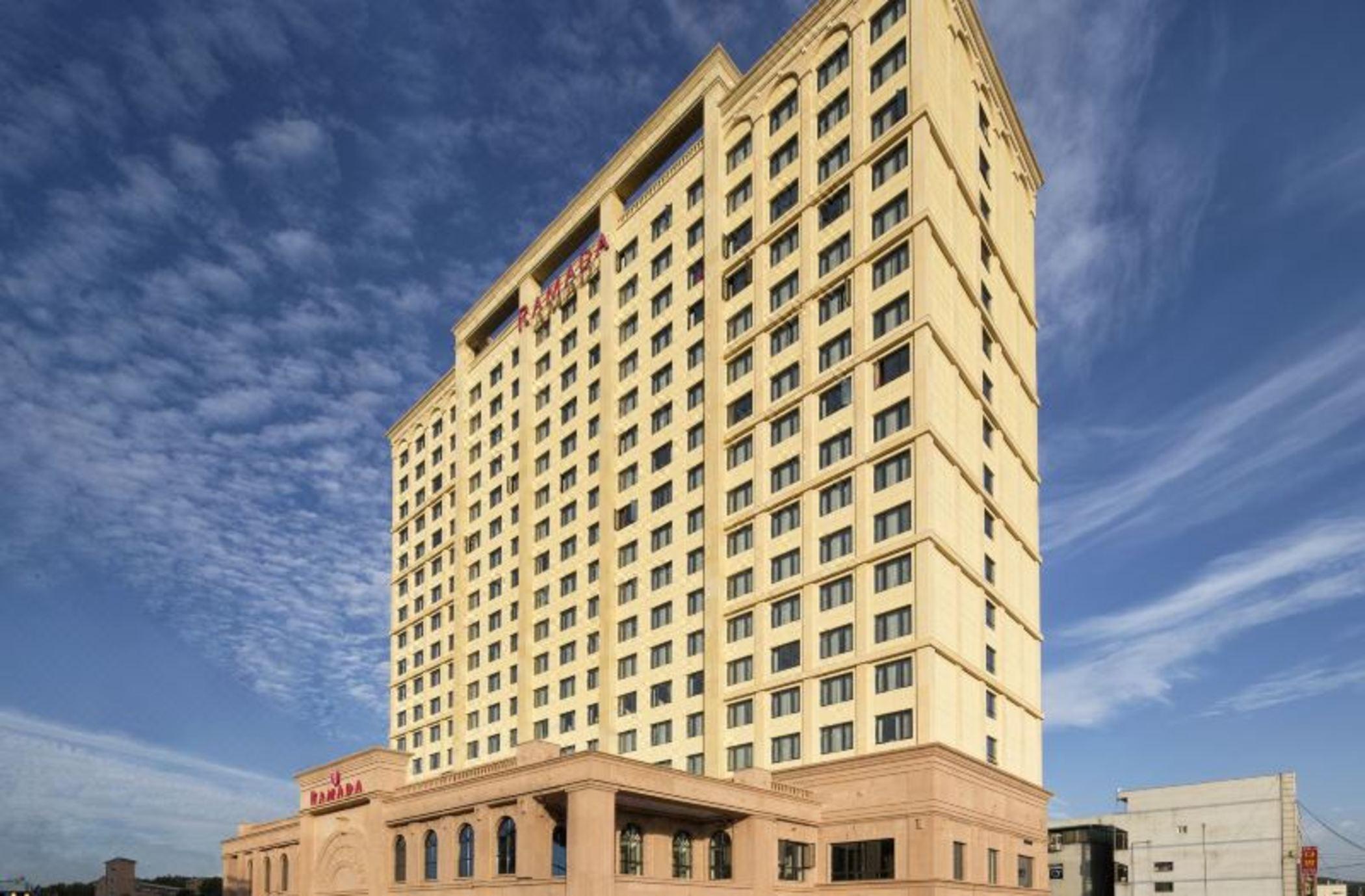 Ramada by Wyndham Yongin Hotel Bagian luar foto