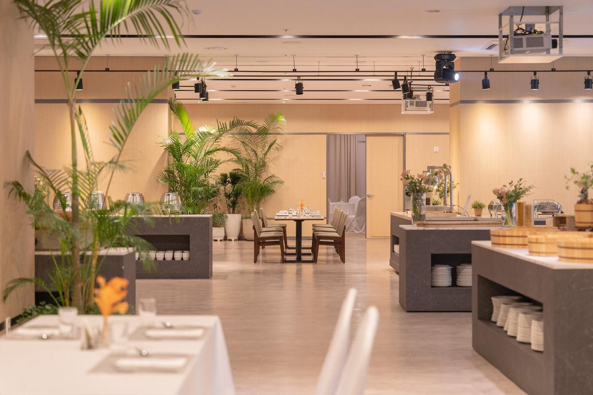 Ramada by Wyndham Yongin Hotel Bagian luar foto