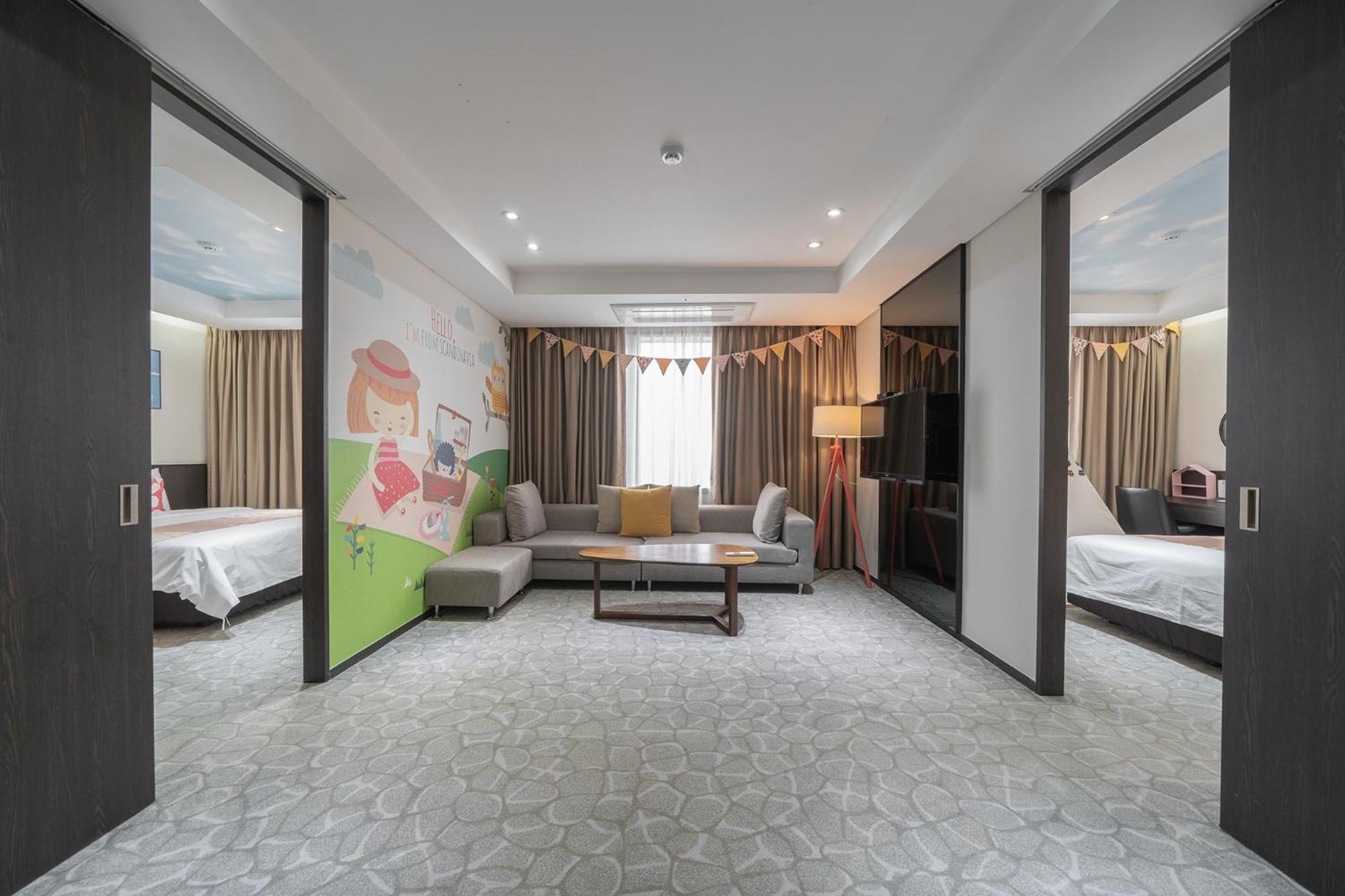 Ramada by Wyndham Yongin Hotel Bagian luar foto