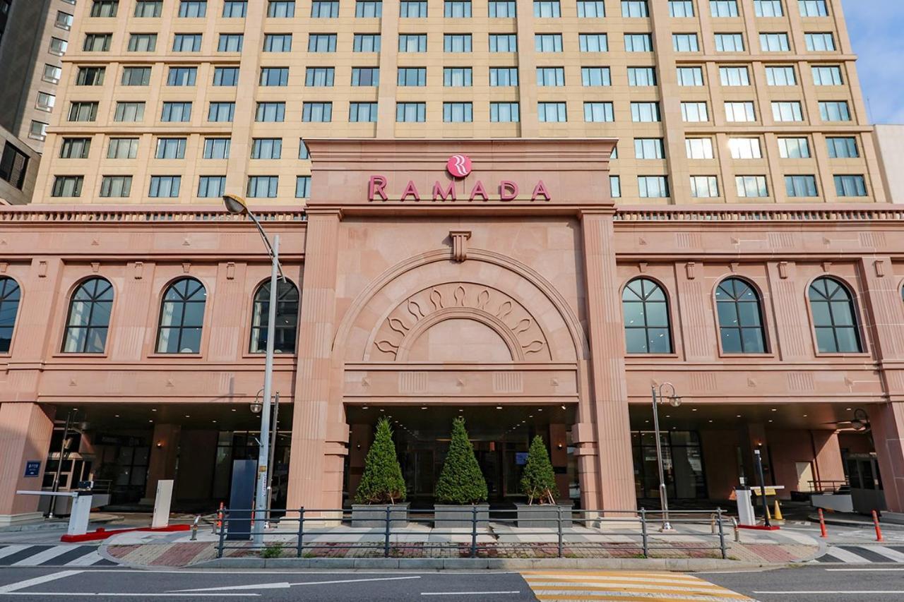 Ramada by Wyndham Yongin Hotel Bagian luar foto