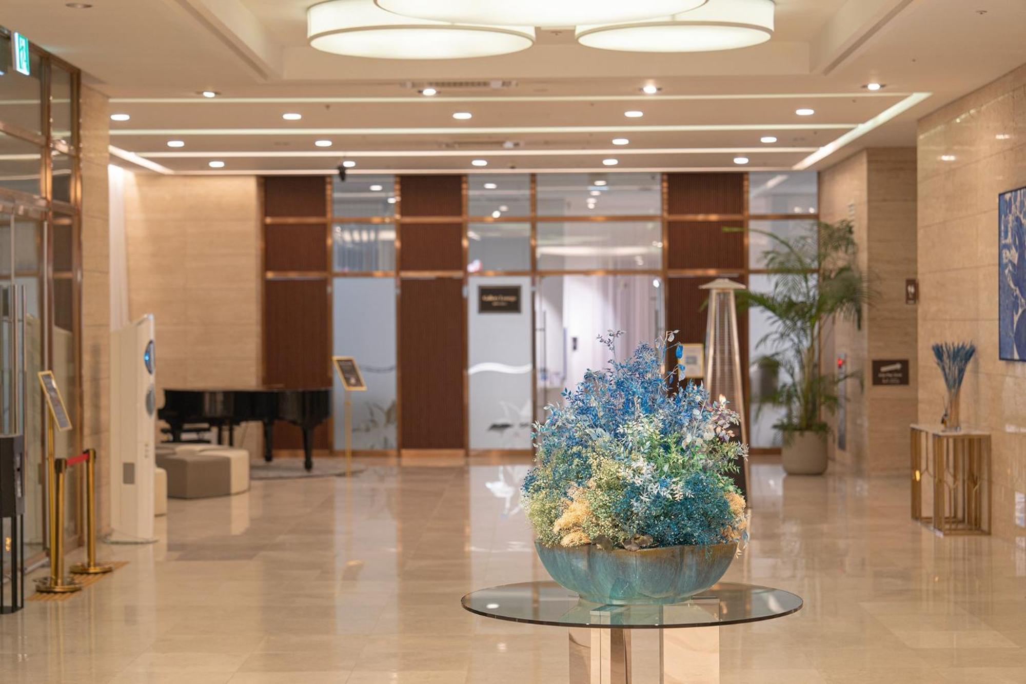 Ramada by Wyndham Yongin Hotel Bagian luar foto